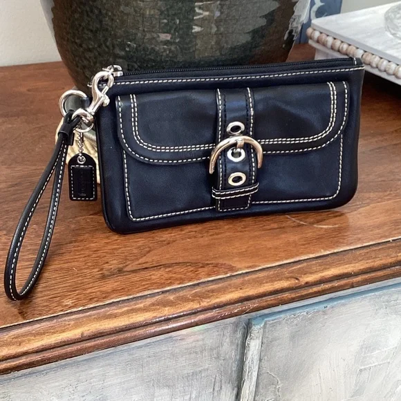 Coach vintage y2k black with silver hardware soho wristlet with lavender inside - Picture 2 of 16